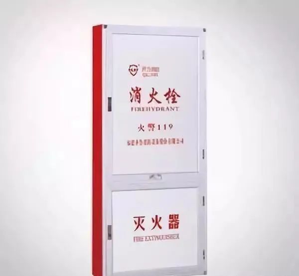 室內(nèi)消火栓箱內(nèi)一般應(yīng)配置什么？